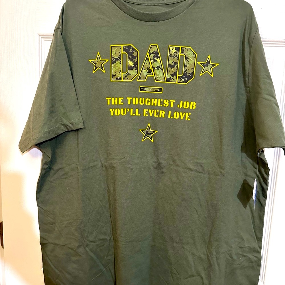 NWT Olive Green Short Sleeve Tee with Camouflage Army Design, Big & Tall